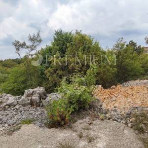 Vrbnik, građevinsko zemljište 200 m od mora! Pogled na more!