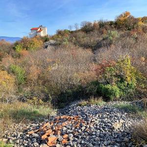 Vrbnik, građevinsko zemljište s prekrasnim pogledom na more!