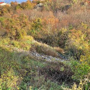 Vrbnik, građevinsko zemljište s prekrasnim pogledom na more!