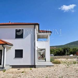Vrbnik, nova kuća na mirnoj lokaciji s pogledom na more