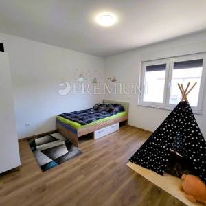 Vrbnik, nova kuća na mirnoj lokaciji s pogledom na more