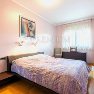 Vrbnik, novouređeni apartman s lijepim pogledom na more!