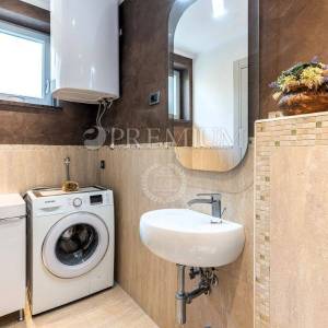 Vrbnik, novouređeni apartman s lijepim pogledom na more!