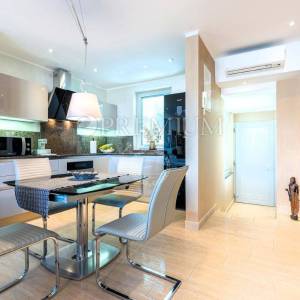 Vrbnik, novouređeni apartman s lijepim pogledom na more!