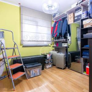 Vrbnik, novouređeni apartman s lijepim pogledom na more!