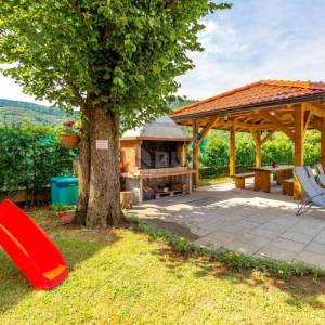 VRBOVSKO(OKOLICA) - Kuća za odmor s dva građevinska zemljišta