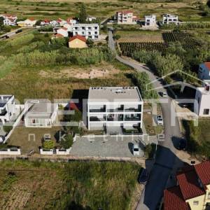 VRSI – Moderan apartman s pogledom na more, 150 m od plaže