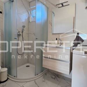VRSI – Moderan apartman s pogledom na more, 150 m od plaže