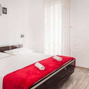 Žaborić,  kuća na 30 m od mora/plaže, prodaja, 4 stana