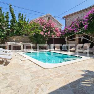 Zadar, Arbanasi – Kuća s bazenom i 6 studio apartmana