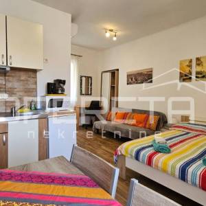 Zadar, Arbanasi – Kuća s bazenom i 6 studio apartmana