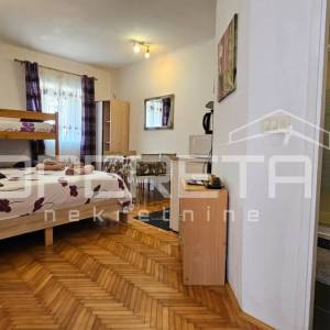 Zadar, Arbanasi – Kuća s bazenom i 6 studio apartmana