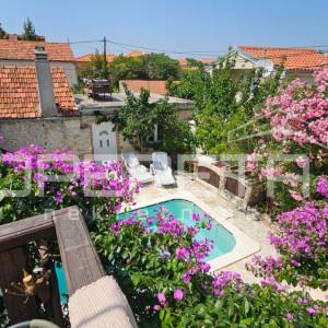 Zadar, Arbanasi – Kuća s bazenom i 6 studio apartmana