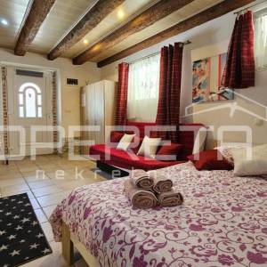 Zadar, Arbanasi – Kuća s bazenom i 6 studio apartmana
