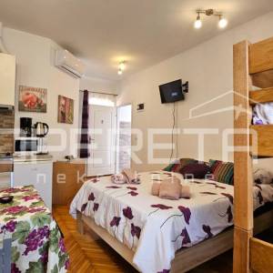 Zadar, Arbanasi – Kuća s bazenom i 6 studio apartmana