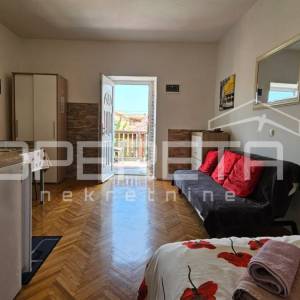 Zadar, Arbanasi – Kuća s bazenom i 6 studio apartmana