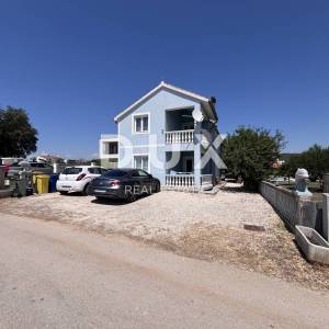 ZADAR, BIBINJE - Apartmanska kuća 150 m od mora