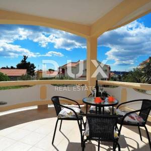 ZADAR, BIBINJE - apartmanska kuća u blizini plaže