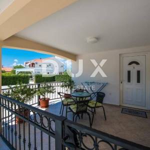 ZADAR, BIBINJE - apartmanska kuća u blizini plaže