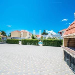ZADAR, BIBINJE - apartmanska kuća u blizini plaže