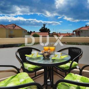 ZADAR, BIBINJE - apartmanska kuća u blizini plaže