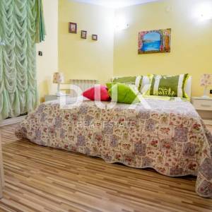 ZADAR, BIBINJE - apartmanska kuća u blizini plaže