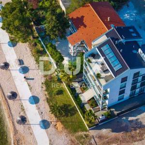 ZADAR, BIBINJE - predivan stan u prvom redu do mora