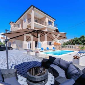 ZADAR, BIBINJE - predivna apartmanska vila u blizini plaže