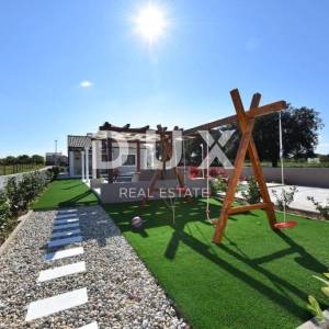 ZADAR, BIBINJE - Prekrasna kuća s bazenom 