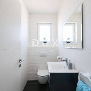 ZADAR, BIBINJE - Prekrasna vila s bazenom