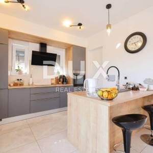 ZADAR, BIBINJE - Prekrasna vila s bazenom