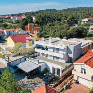 ZADAR, BIBINJE - Prekrasna vila s bazenom