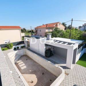 ZADAR, BIBINJE - Prekrasna vila s bazenom