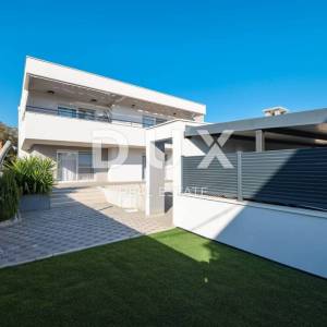 ZADAR, BIBINJE - Prekrasna vila s bazenom