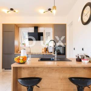 ZADAR, BIBINJE - Prekrasna vila s bazenom