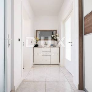 ZADAR, BIBINJE - Prekrasna vila s bazenom