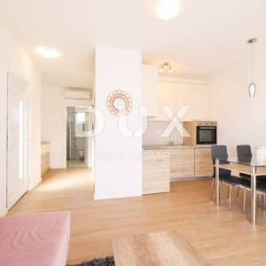 ZADAR, BIBINJE - Prekrasna vila s bazenom