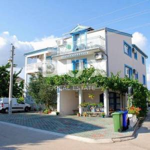 ZADAR, BIOGRAD NA MORU - Kuća sa devet apartmana