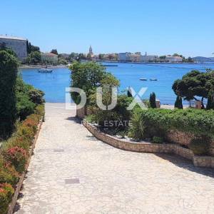 ZADAR, BRODARICA - Apartmanska kuća prvi red do mora