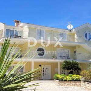 ZADAR, BRODARICA - Apartmanska kuća prvi red do mora