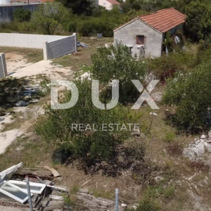 ZADAR, CRNO – Građevinsko zemljište 1.040 m², mirna zona, blizina Zadra!