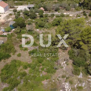 ZADAR, CRNO – Građevinsko zemljište 1.040 m², mirna zona, blizina Zadra!