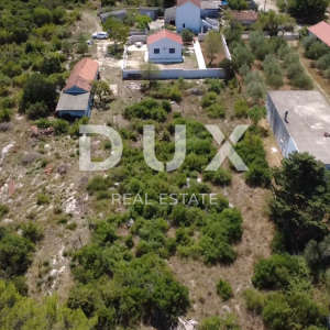 ZADAR, CRNO - Građevinsko zemljište 1040m²