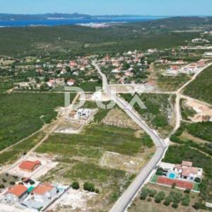 ZADAR, DEBELJAK - Građevinsko zemljište (767m²) u mirnom naselju