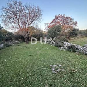 ZADAR, DEBELJAK - Građevinsko zemljište (742m²) u mirnom naselju