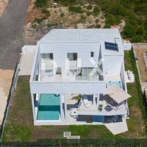 ZADAR, DEBELJAK - Luksuzna moderna vila s bazenom i pogledom na more