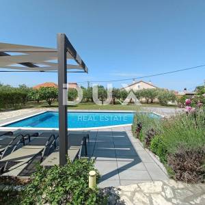 ZADAR, DEBELJAK - Prekrasna vila s bazenom 