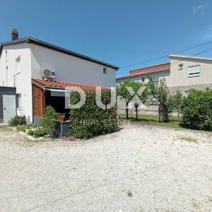 ZADAR, DEBELJAK - Prekrasna vila s bazenom 