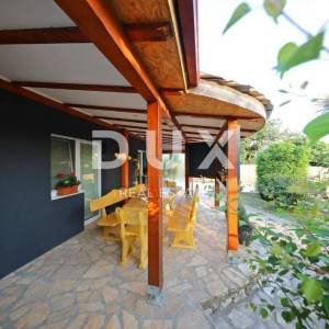 ZADAR, DEBELJAK - Prekrasna vila s bazenom 
