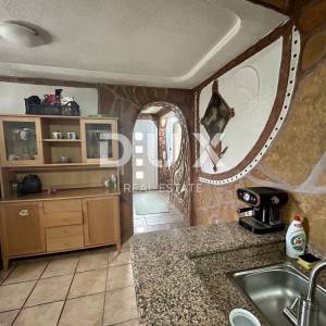 ZADAR, DEBELJAK - Prostrana kuća s pomoćnim objektom/apartmanom